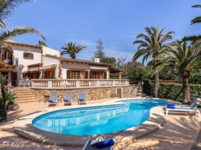 Beautiful villa for 8 people with pool garden terrace with sea views